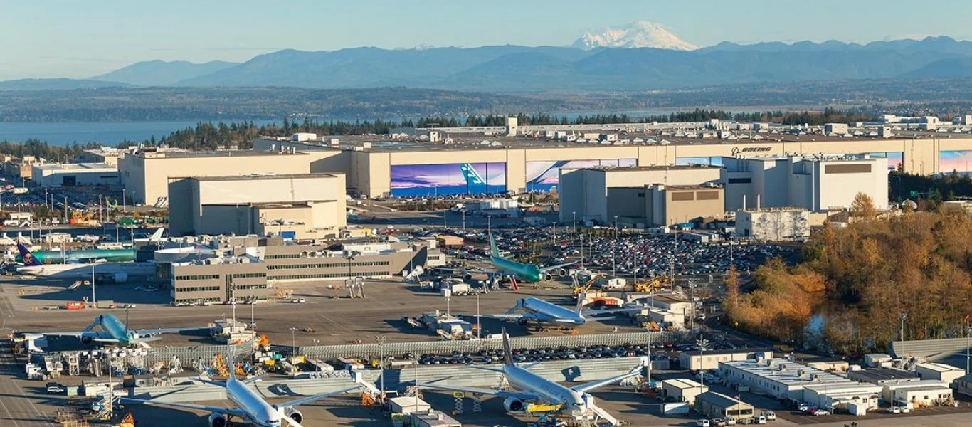 Άνοιγμα των γραμμών παραγωγής των P-8 και KC-46